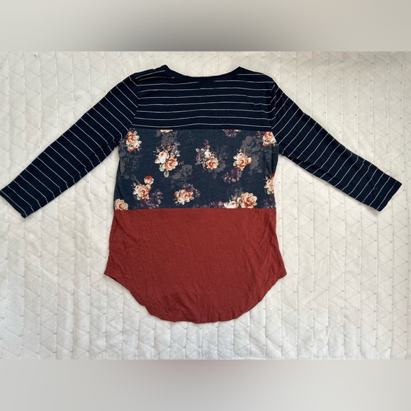 Maurice’s Colorblock, Floral, Striped 3/4 Sleeve Top with Buttons Size Small - Picture 8 of 9